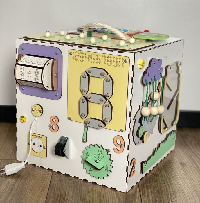 Дитячий бізі куб