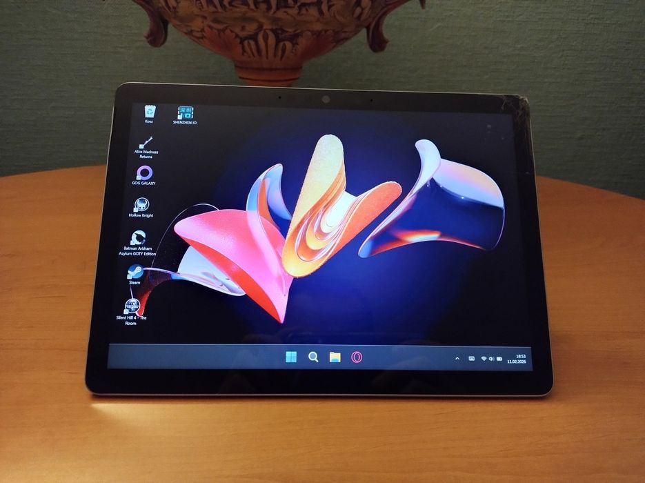 Microsoft Surface Go 2 8gb ram, 128gb  gold 4415y