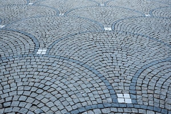 Brukarstwo układanie kostki brukowej granitowej granit kamień polny