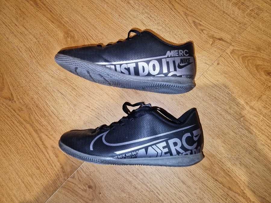 Wygodne czarne  adidasy Nike