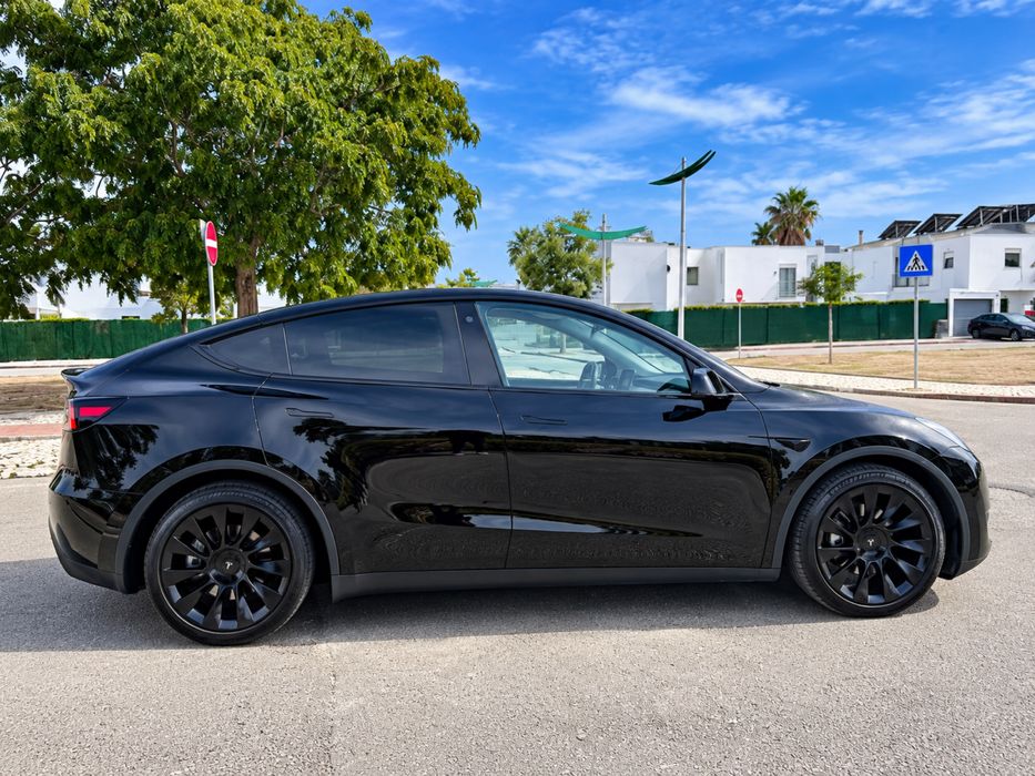Tesla Model Y 2023 Standard Range 80.000km — photo 2