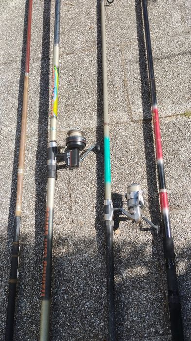 Canas de pesca com carrinho