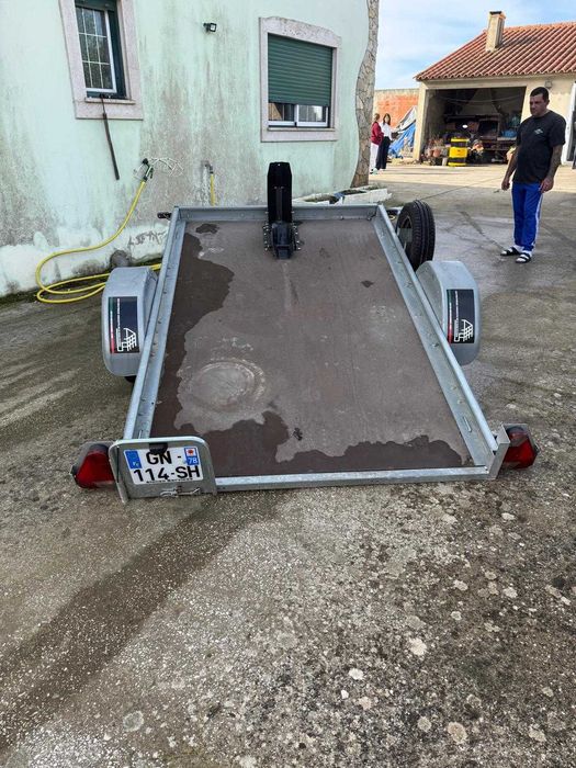 Reboque em ótimo estado