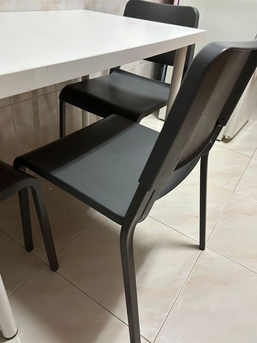 Mesa com cadeiras Ikea