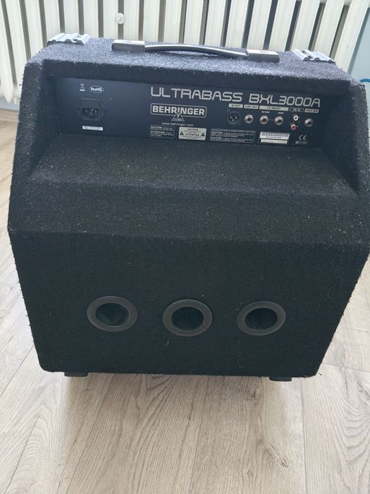 Behringer Ultrabass BXL3000A 300W – wzmacniacz basowy / combo basowe