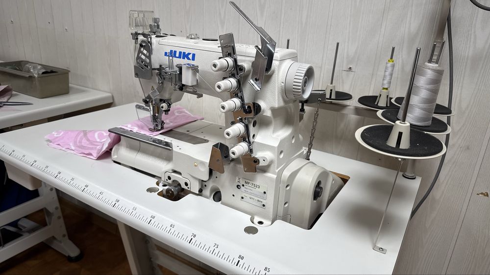 Renderka Juki MF-7523 Jak Nowa 2-3 igłowa Dwuigłówka drabinkowa Servo 230V Rozstaw 6,4mm