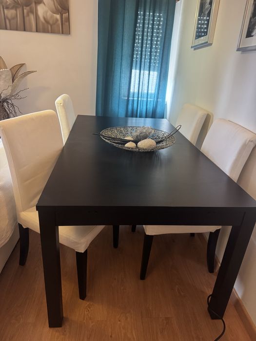 Mesa ikea com 4 cadeiras forradas