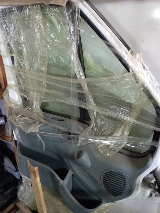 Продам двері на форд транзит.