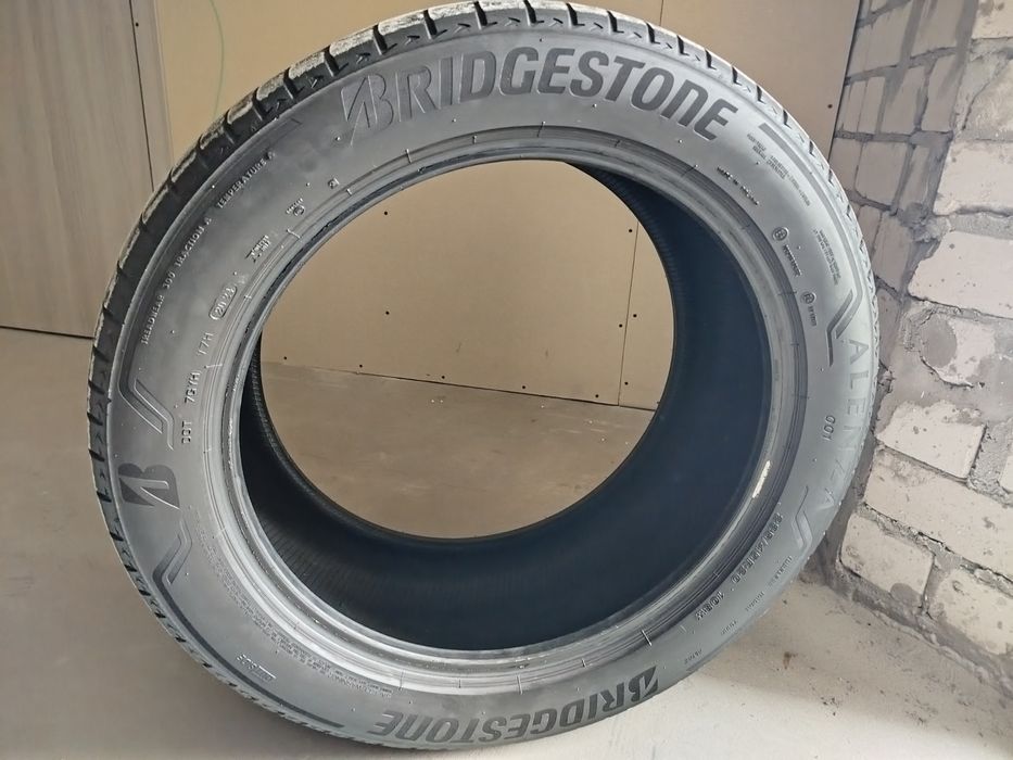 Резина r20 285 45 Bridgestone 24 года e-tron