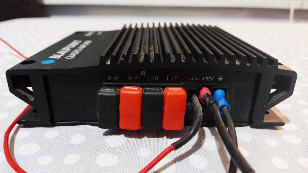 Blaupunkt BQA 120 4-kanałowy x 30 W Quadro Wzmacniacz samochodowy mocy