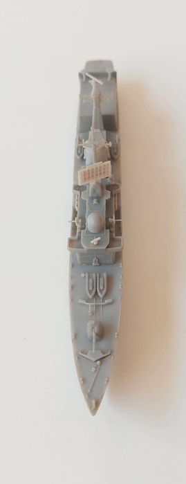 Kit de modelismo montado 1/700 do Transporte Multiuso ARA Hércules