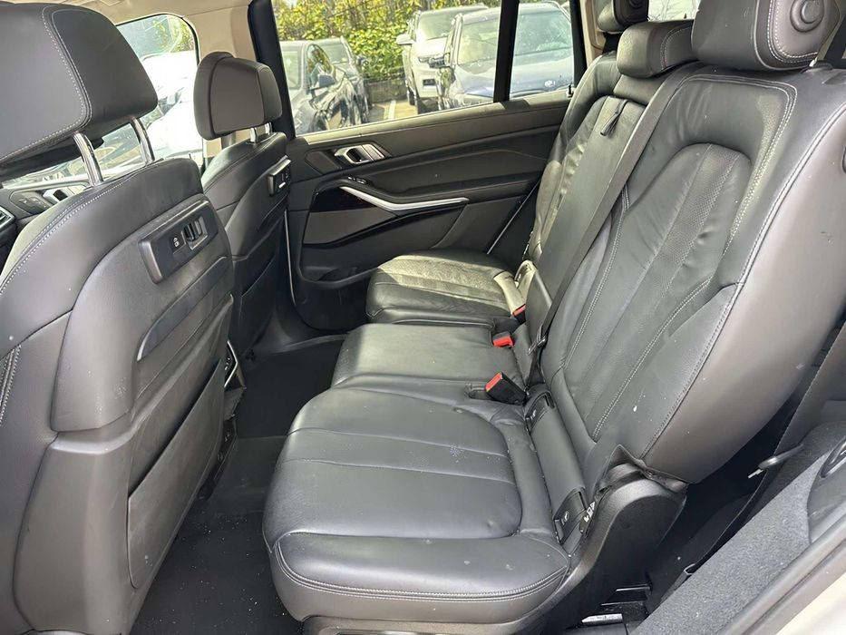 BMW X7      2020