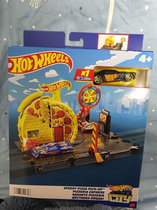 Іграшки для хлопчика hot wheels трек, робот-трансформер