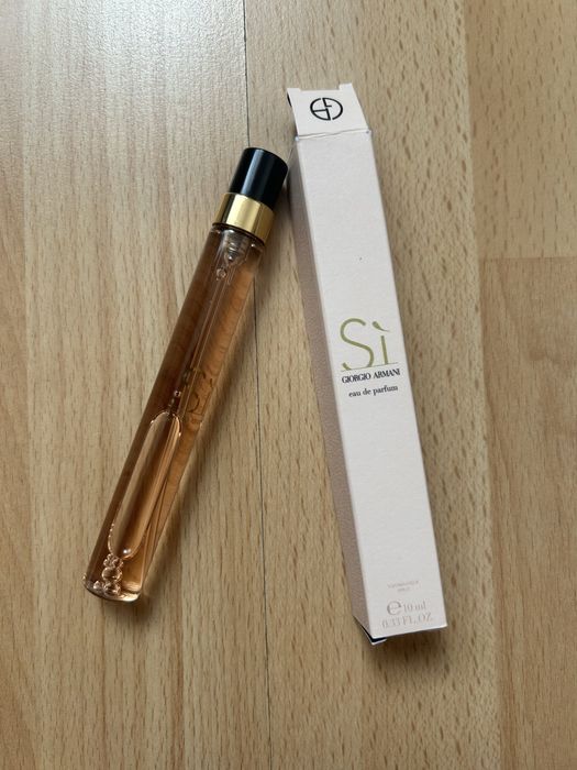 damska woda perfumowana Giorgio Armani Sì o pojemności 10 ml.