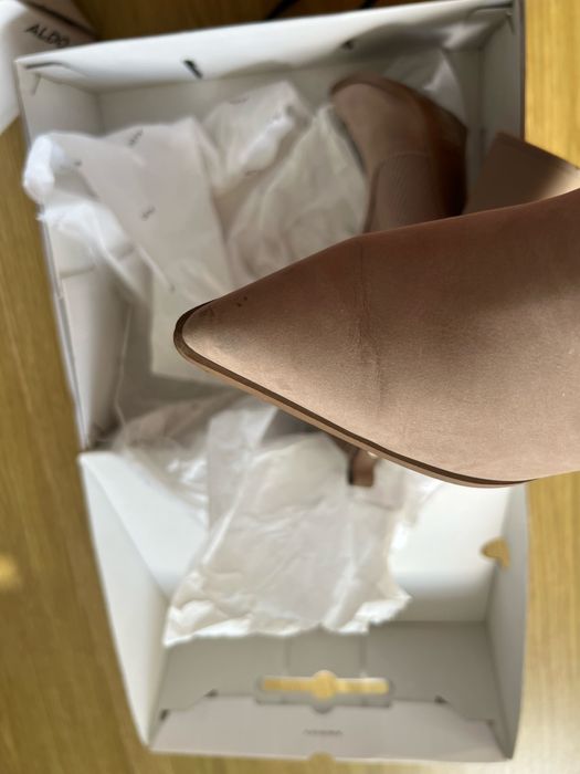 Botins Aldo em pele camurça