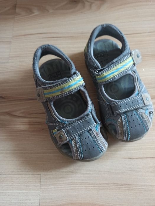 Sandałki F&F roz. 26