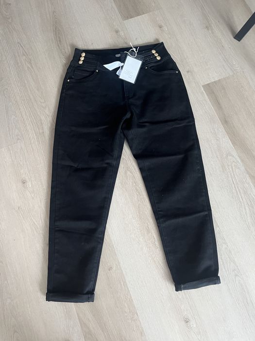 Czarne spodnie boyfriend