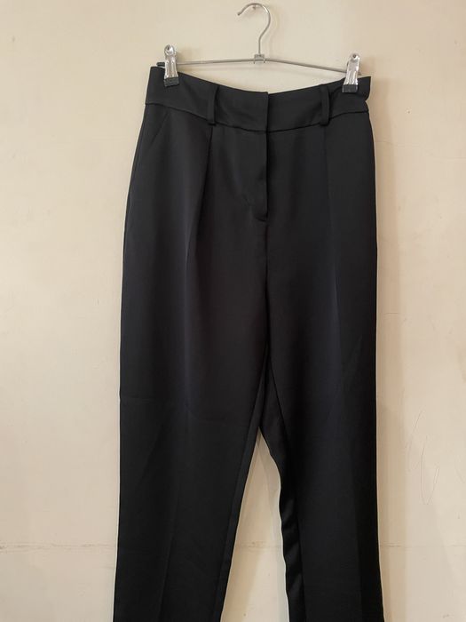 Calças clássicas pretas como novas