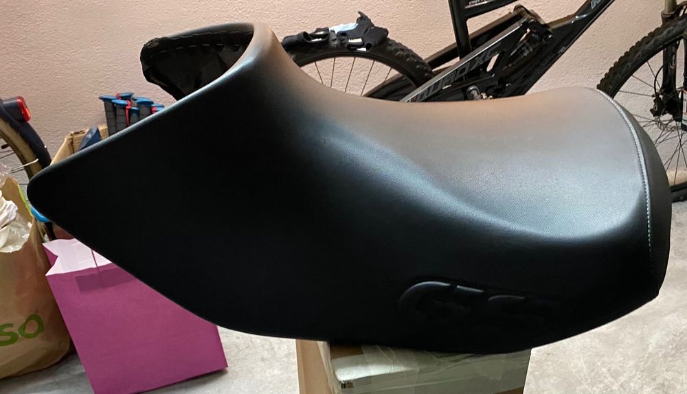 Banco BMW GSA1200 condutor novo ""com relevo GS""