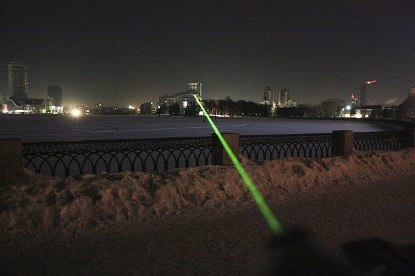 Мощная лазерная указка военная зеленая лазер. Луч. Дальность 5км