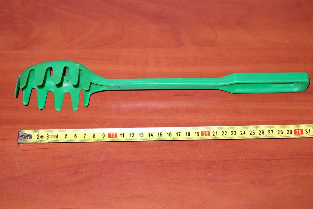 Ложка для спагетти, нож, поварёшка, кухонный набор.