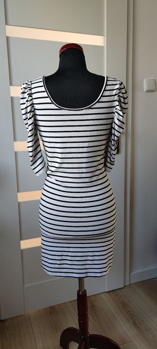 Sukienka biała w czarne paski Amisu rozmiar M/38/10 bufiaste rękawy