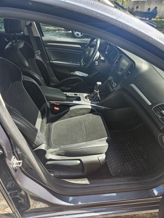 Renault Mégane 1.5 dCi Sports Tourer 115cv Full Extras (Teto de Abrir e Ecrã Grande)