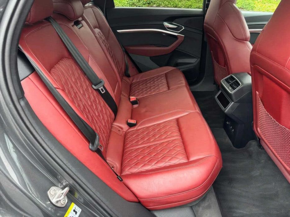 Audi e-tron S Premium Plus Sportback      2023