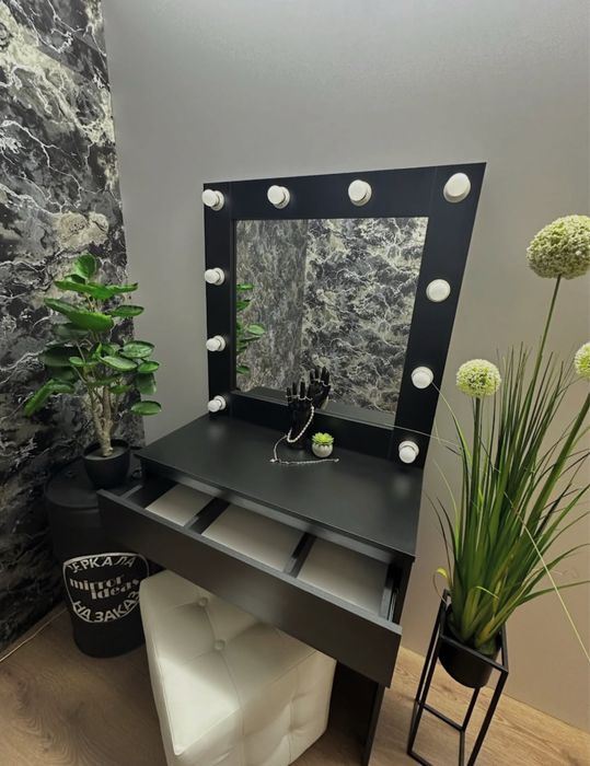 Столик стіл макіяжний led в наявності