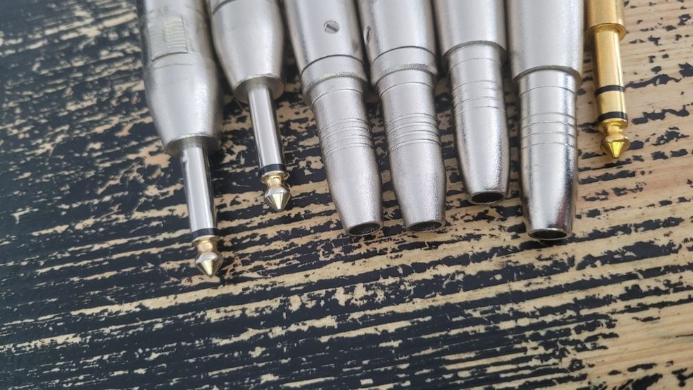 Набір конекторів, перехідників.