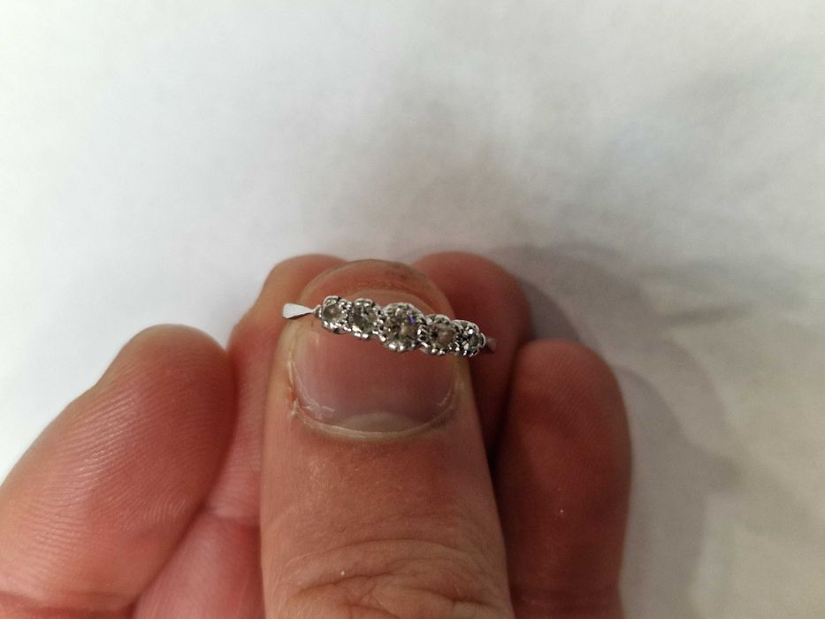 Złoty pierścionek damski/ 750/ 1.95 gram/ R14/ 5x DIA/ 0.15 CT/ certyf