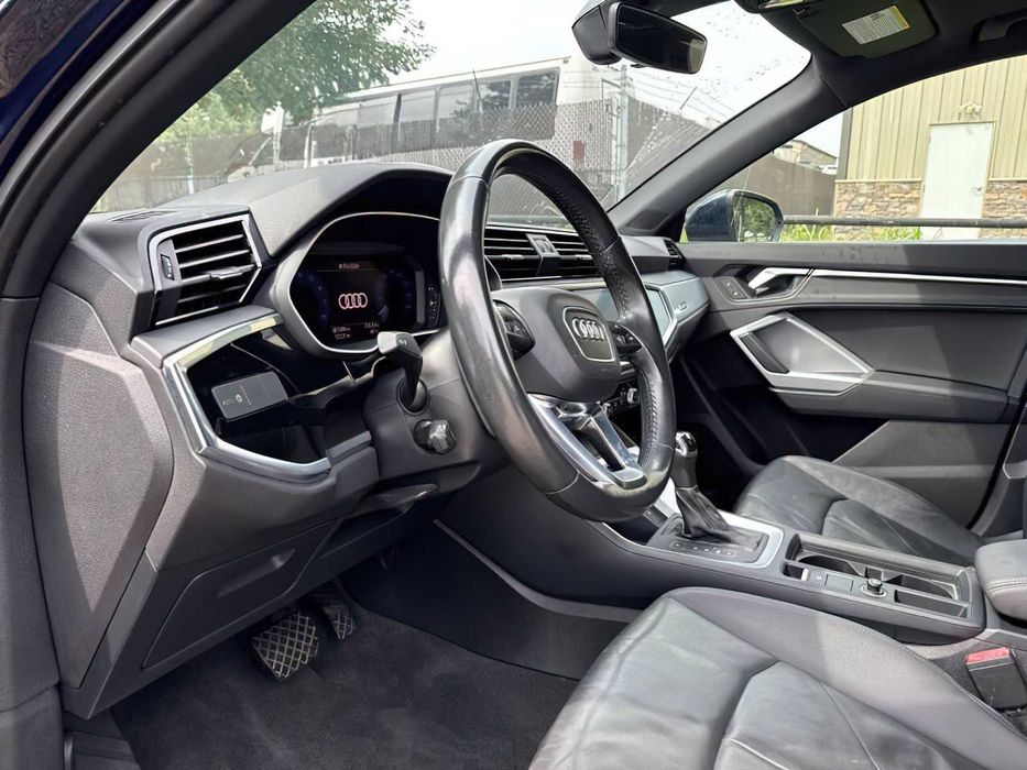 Audi Q3      2020