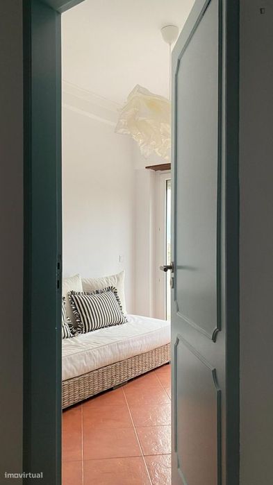 Quarto - localizado em Oeiras Lisbon