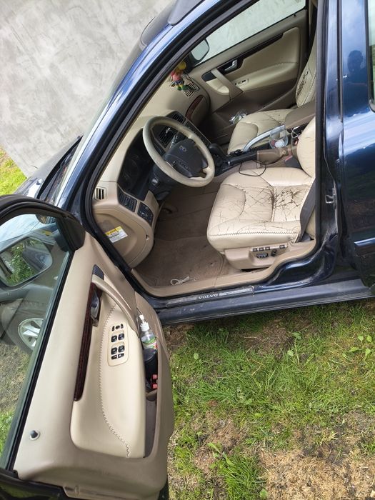 Sprzedam Volvo XC70 2,4d