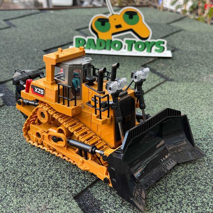 Бульдозер на радиоуправлении WALL-E. Бульдозер на пульте управления
