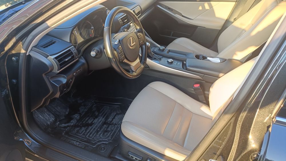 Lexus IS 300h Executive