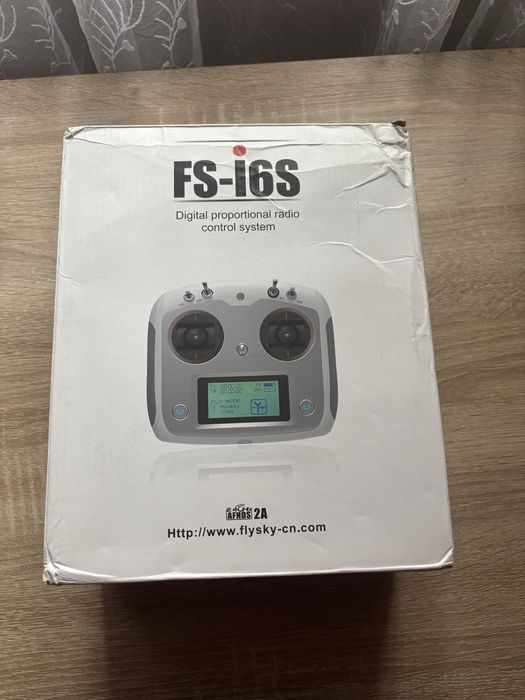 FlySky FS-I6S з приймачем на 10 каналів