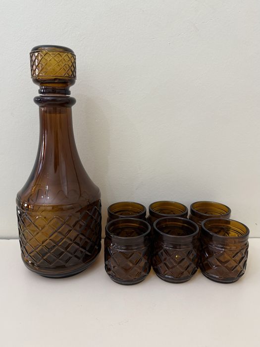 Conjunto de garrafa de whisky e 6 copos de shot de vidro castanho