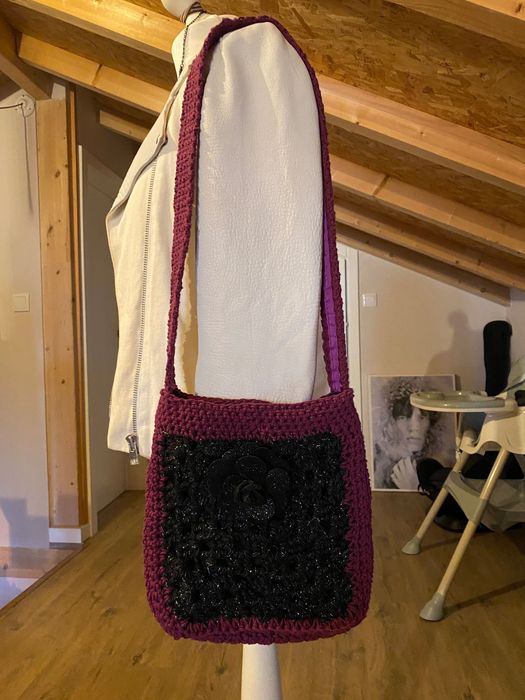 Bolsa feita à mão.