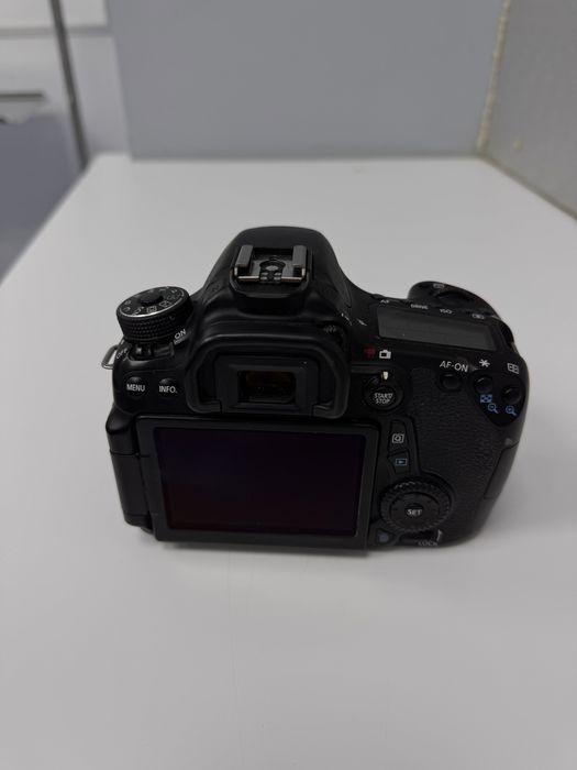Canon EOS 70D kit(18-55mm)