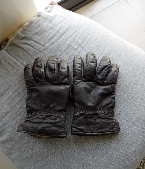 Luvas quentes em bom estado