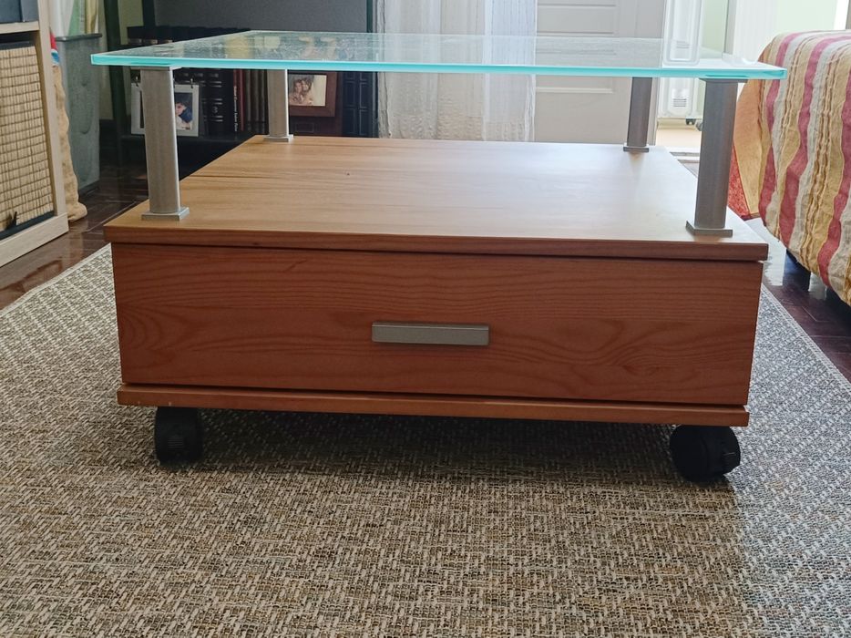 Mesinha de sala com gavetas