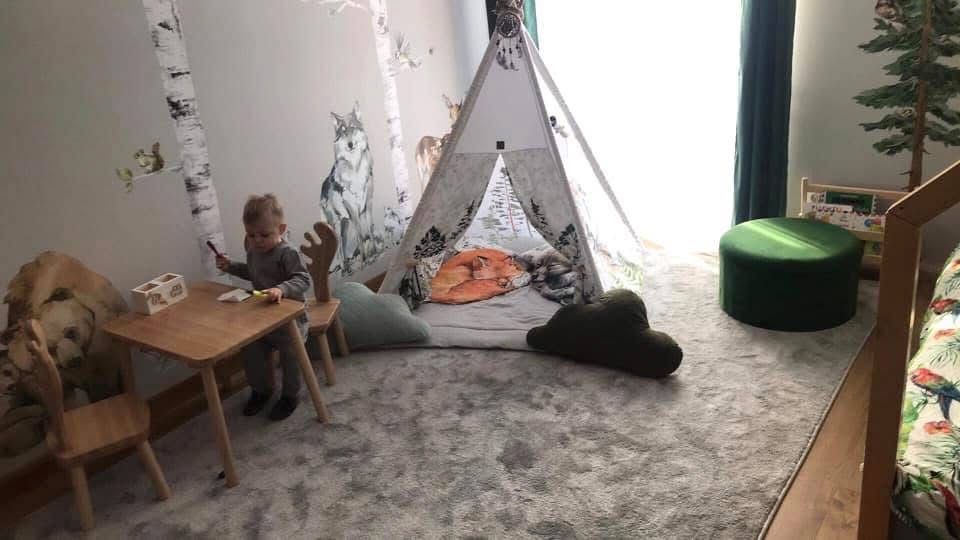 Stolik plus dwa krzeselka