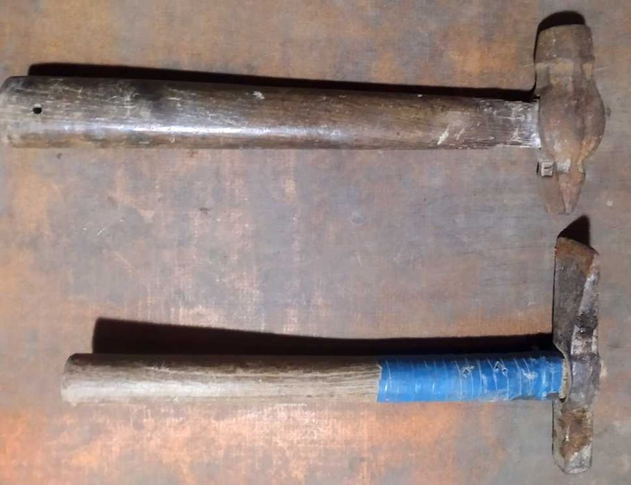 Рожкові ключі, ножовка, паяльник.