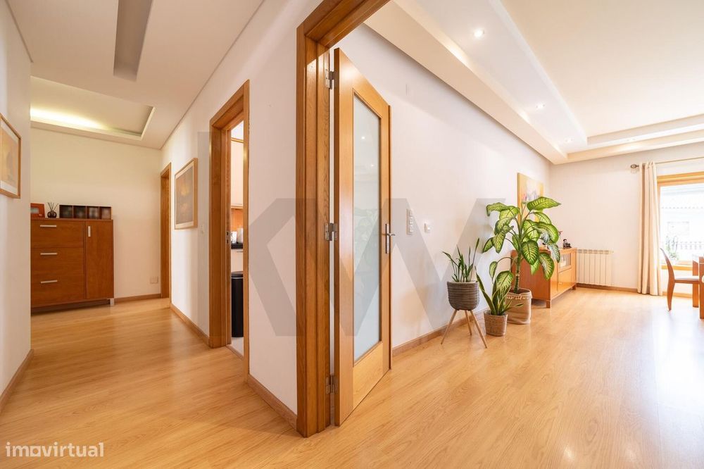 Apartamento T3 com Suite, Arrecadação e Garagem para 3 Carros