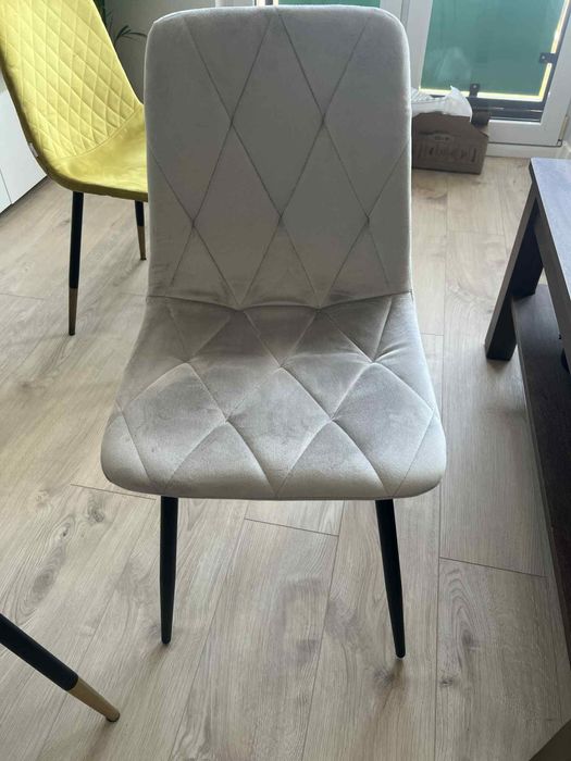 Krzesła welurowe Homla