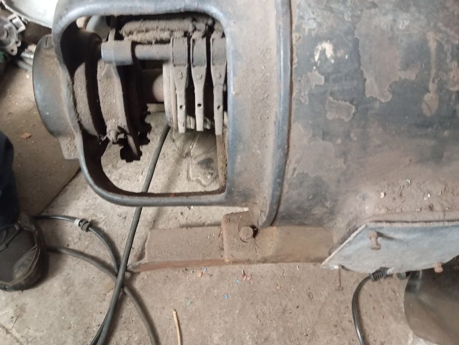 Bardzo stary silnik elektryczny trójfazowy