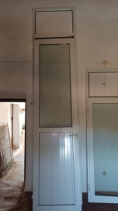 4 Janelas alumínio e 1 porta (Rehau)