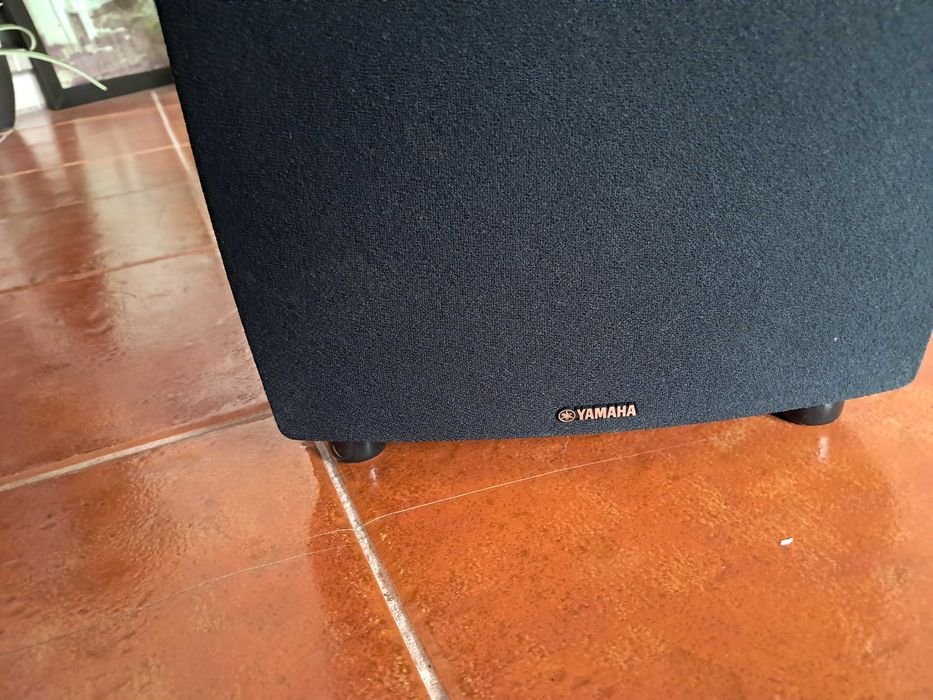 Subwoofer Ativo Yamaha NS-SW280 — Graves Potentes para Home Cinema