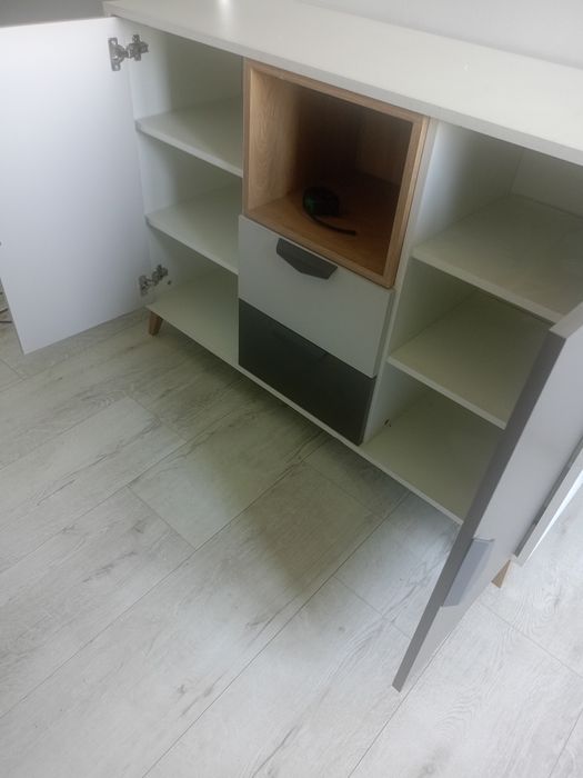 Półka stojaca biala